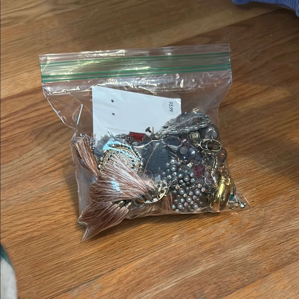 Mystery earrings bag